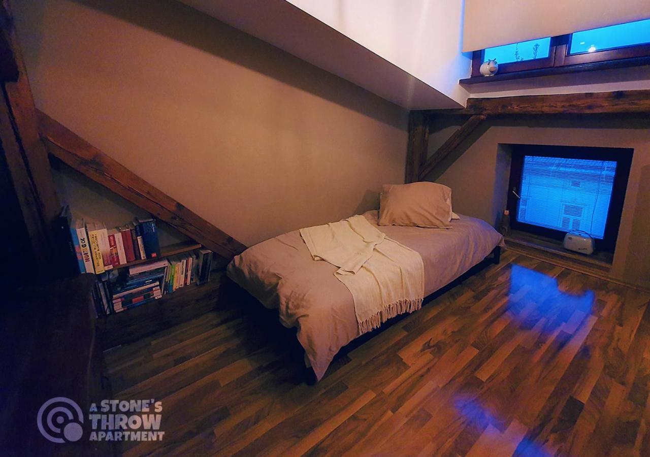 A Stone'S Throw Apartment Cracóvia Exterior foto