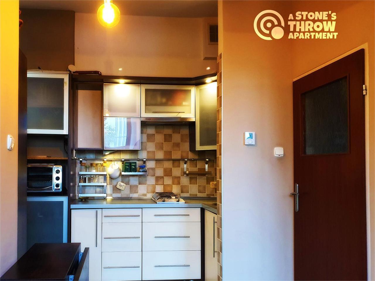 A Stone'S Throw Apartment Cracóvia Exterior foto